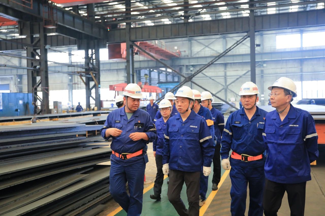El primer portacontenedores ultragrande del mundo propulsado por GNL de doble combustible (23.000 TEU)